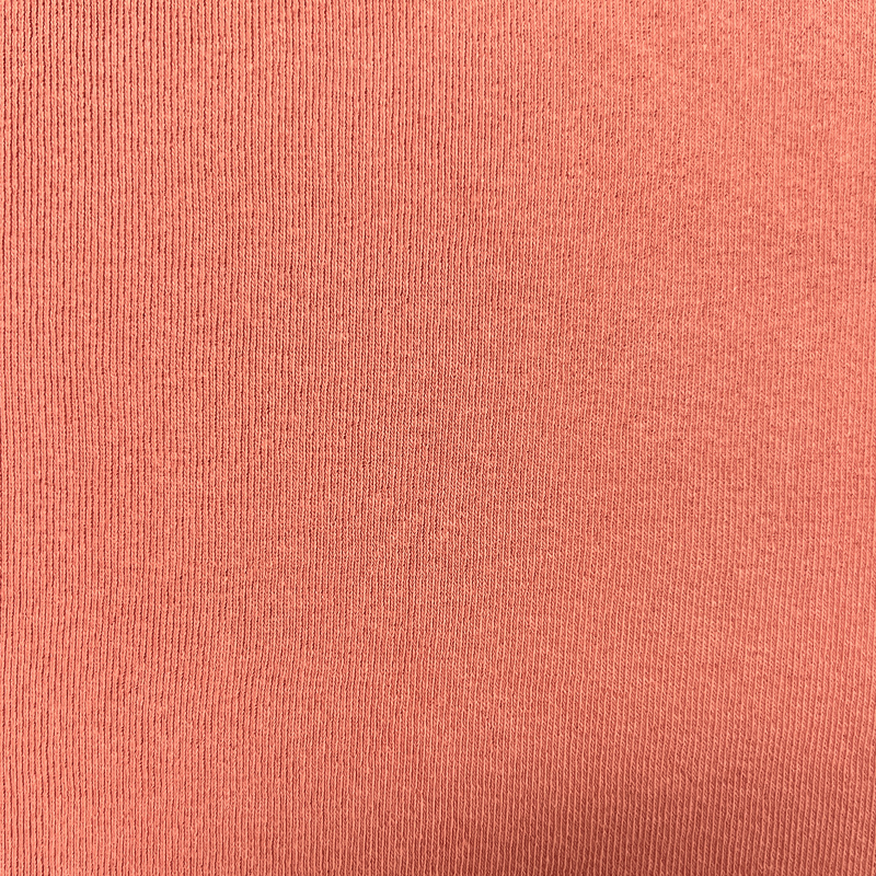 Herre sommerlig lett, brodert lin-T-skjorte med V-hals og korte ermer MTA0487F2P