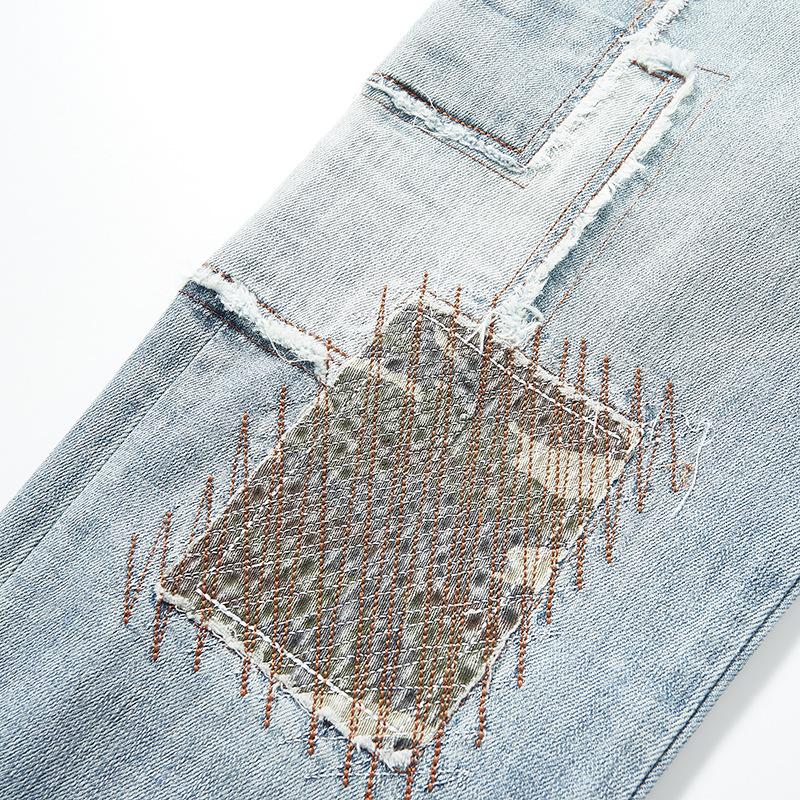 Herrejeans med lappeteppe og broderi 86112741Y