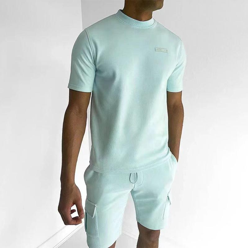 Conjunto deportivo informal de camiseta y pantalones cortos de manga corta con cuello redondo de color liso para hombre 25986168Z