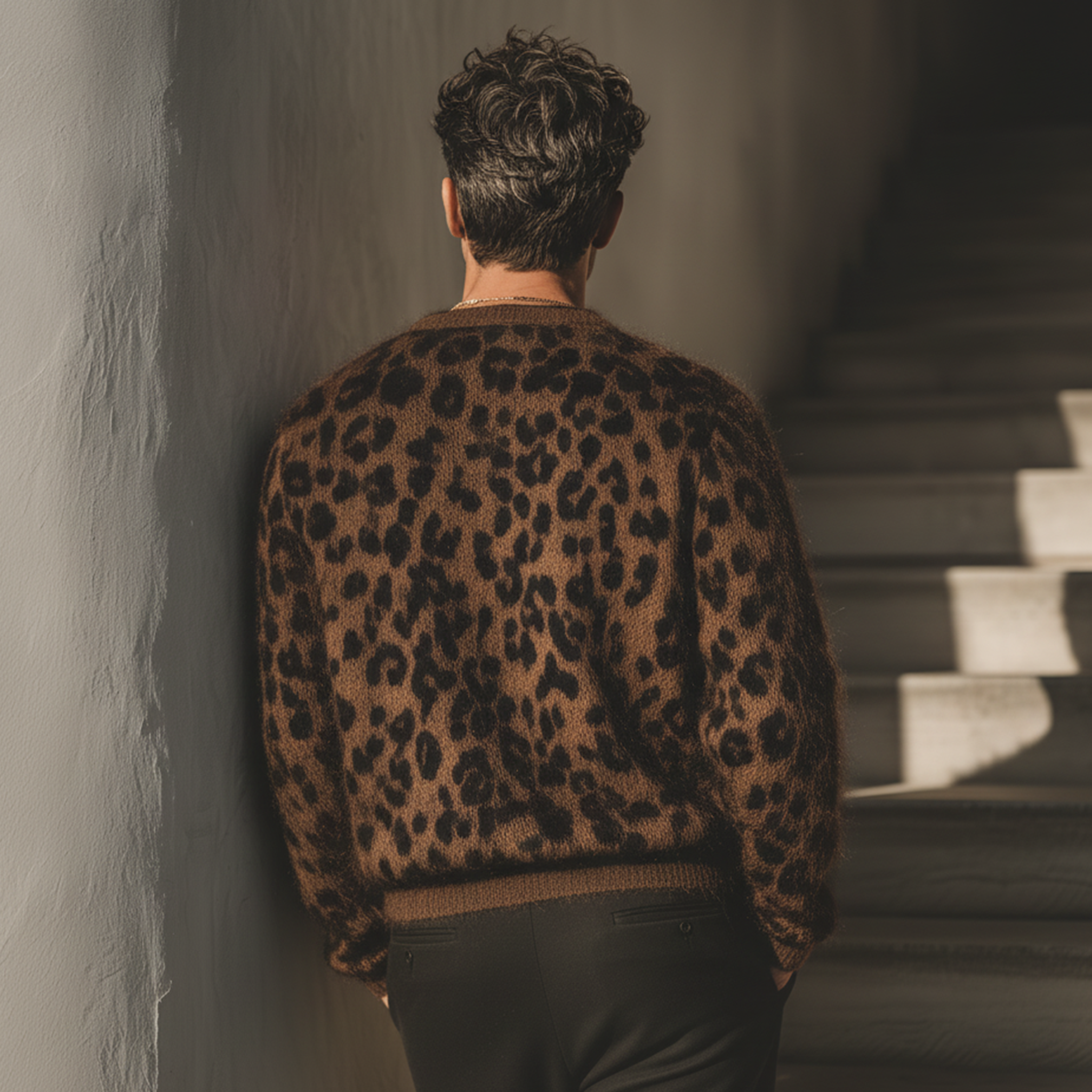 Men's Classic Casual V-neck Leopard Print Loose Sweater MTA1641J1K