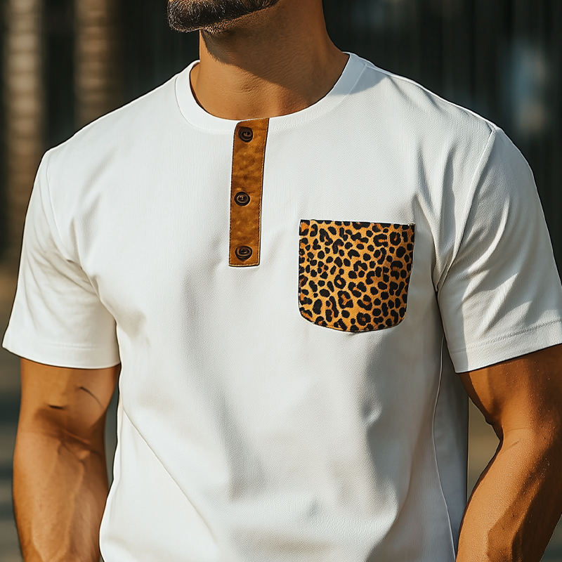 Herre vår- og sommermote retro western cowboy-stil slim fit henley-krage med lomme og leopardtrykk i bomullsblanding med korte ermer MTA0881E0K