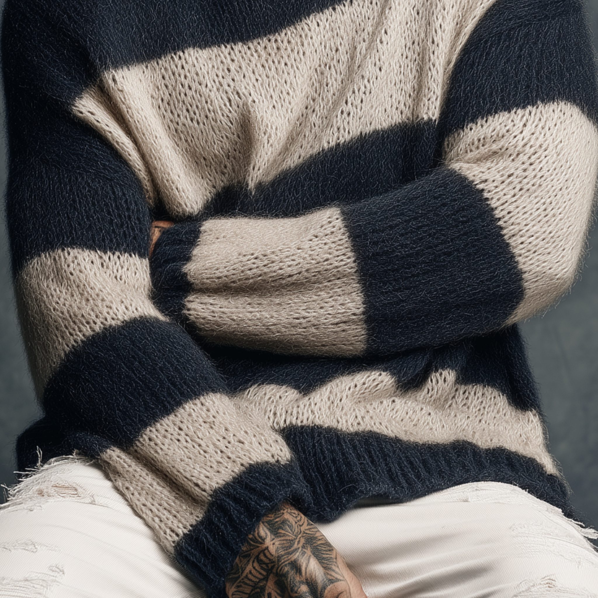 Men's Classic Casual Round Neck Contrast Color Horizontal Striped Long Sleeve Sweater MTA0885I8K