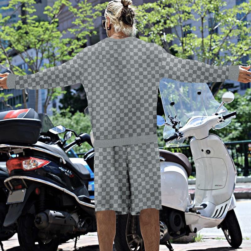 Men's Casual Checkerboard Round Neck Loose Long-sleeved Sweatshirt Sports Shorts Set 53822799M