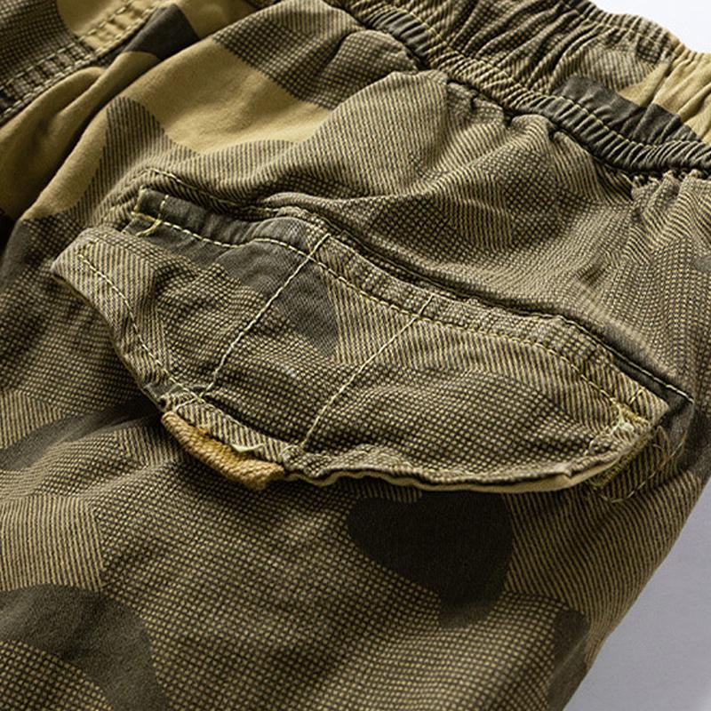 Men's Retro Camouflage Cotton Multi-Pocket Elastic Waist Cargo Shorts 06395407M