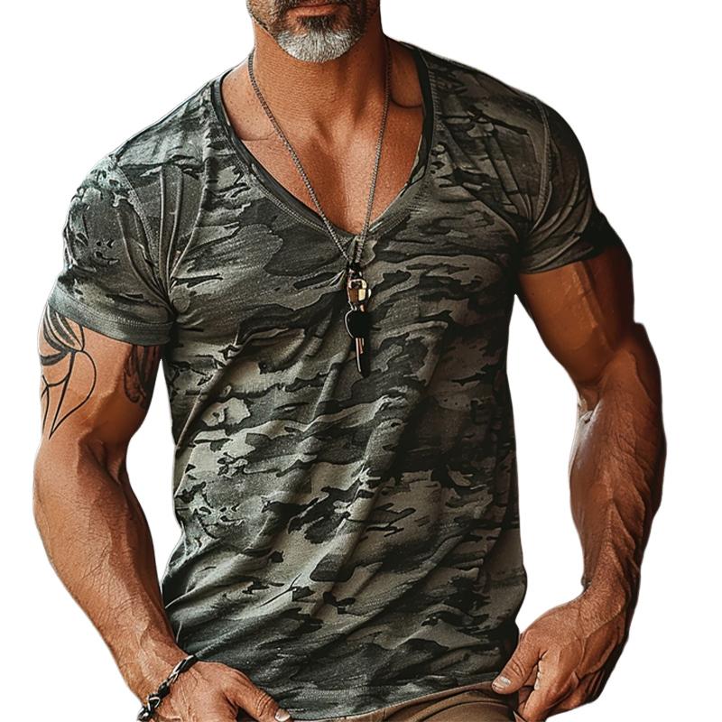 Camiseta de manga corta con cuello en V y estampado de camuflaje para hombre 86062718X