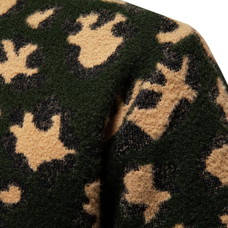 Men's Fashion Stand Collar Leopard Print Slim Fit Pullover Sweater 81270333M