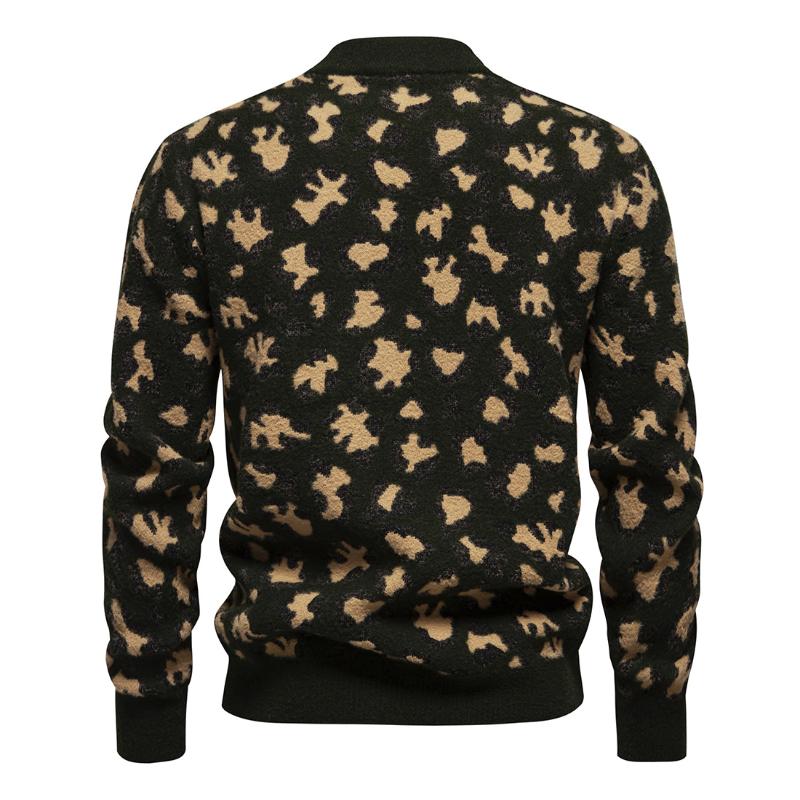 Men's Fashion Stand Collar Leopard Print Slim Fit Pullover Sweater 81270333M